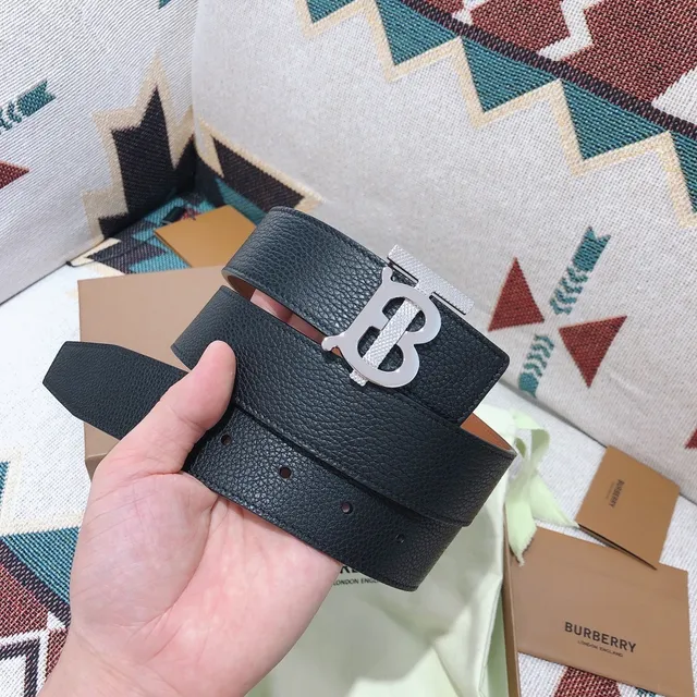 Burberry Knight Belt Cinturón Negro de Cuero Granulado Hebilla de Tono Plateado Cinturón de Cuero 2
