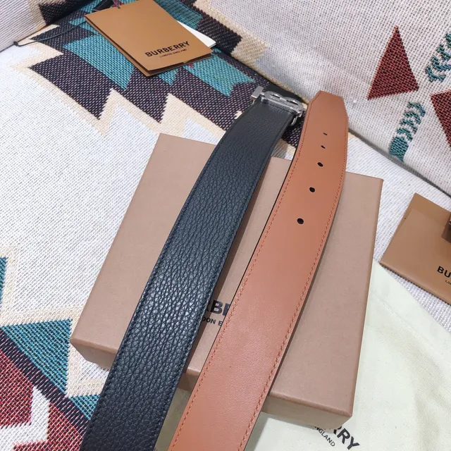 Burberry Knight Belt Cinturón Negro de Cuero Granulado Hebilla de Tono Plateado Cinturón de Cuero 3