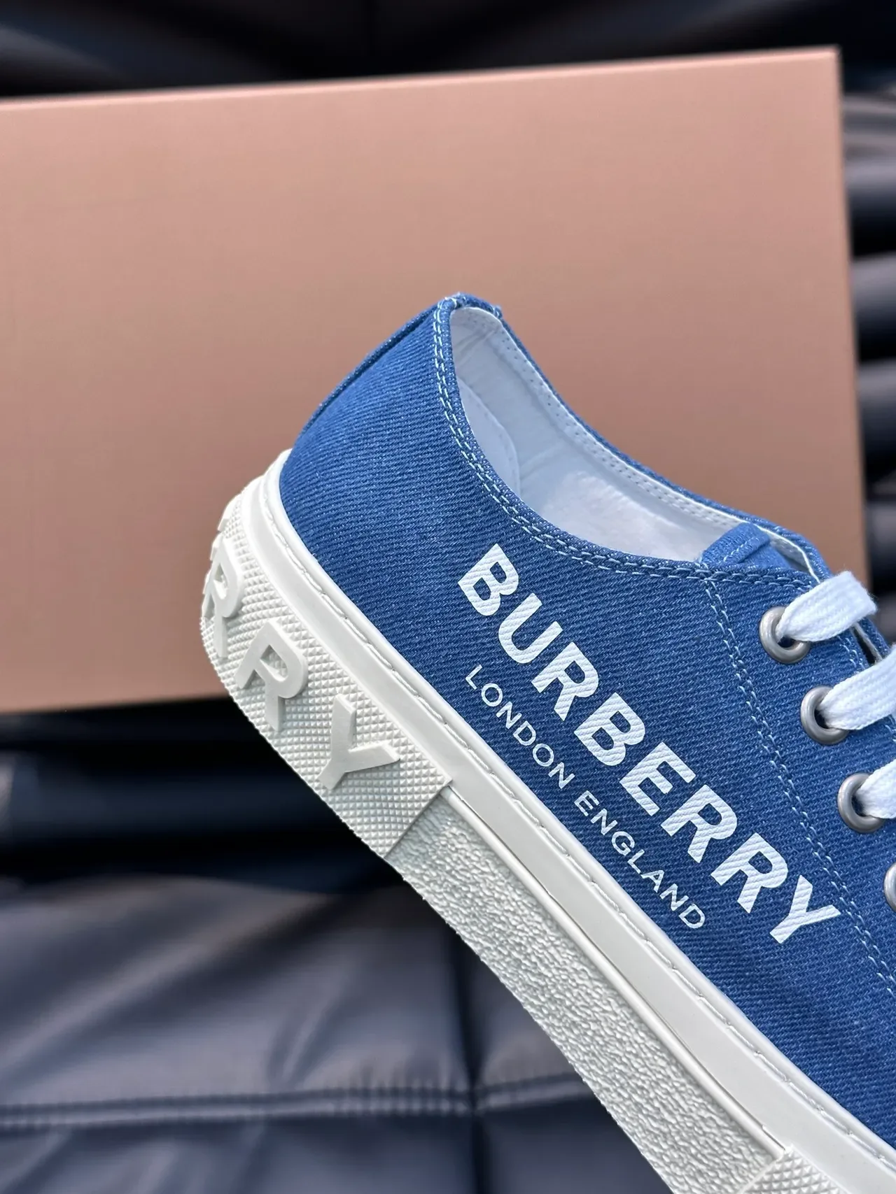 Burberry Knight Blue حذاء رياضي كانفاس لوجو برنت لايف ستايل سنيكرز 4