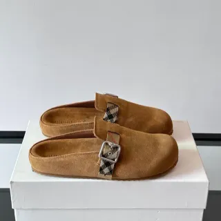 Burberry Knight حذاء لوفر جلد أنتي بني بيج حزام إبزيم
