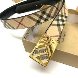 Burberry Cavaleiro Casa Xadrez Cinto de Couro Dourado