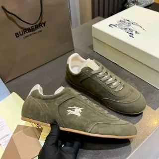 Burberry Knight أحذية رياضية أخضر زيتوني سويد