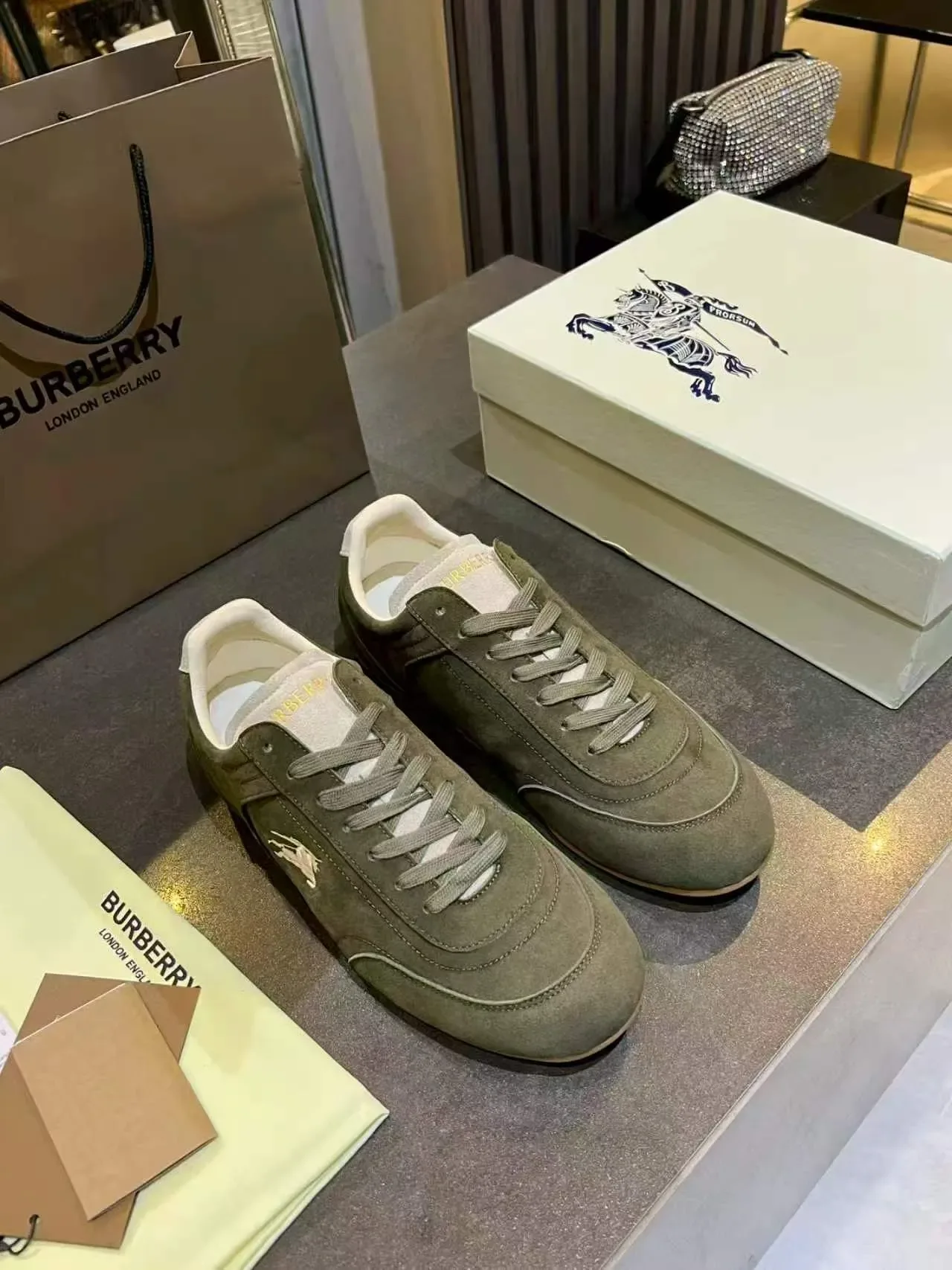 Burberry Knight أحذية رياضية أخضر زيتوني سويد 3