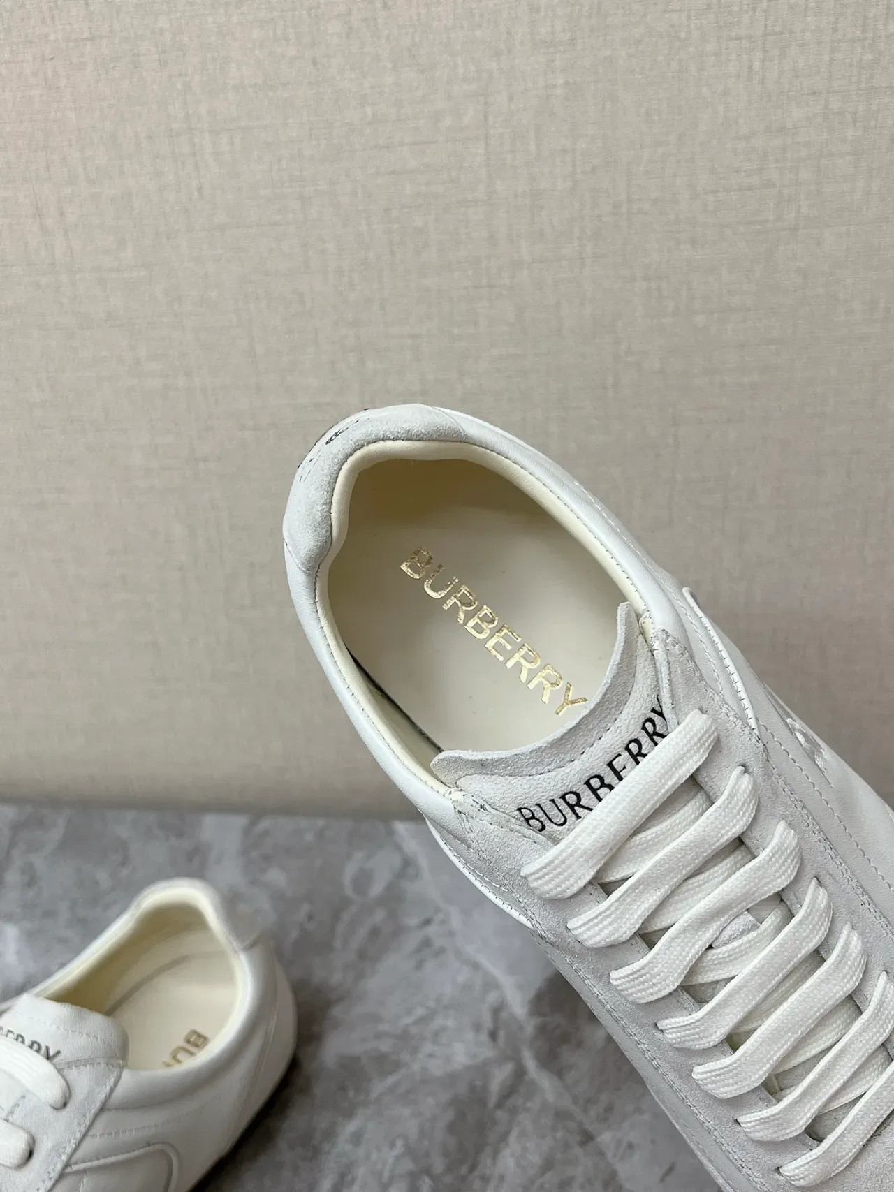 Burberry Knight সাদা চামড়া-सuede হাইব্রিড লাইফস্টাইল স্নিকার্স 3