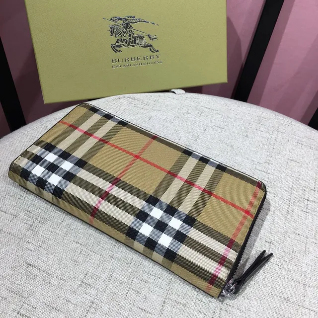 Burberry Nova Check محفظة طويلة 7