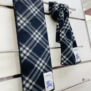 Burberry Nova Check Cachecol de Cachemira Navy e Branco