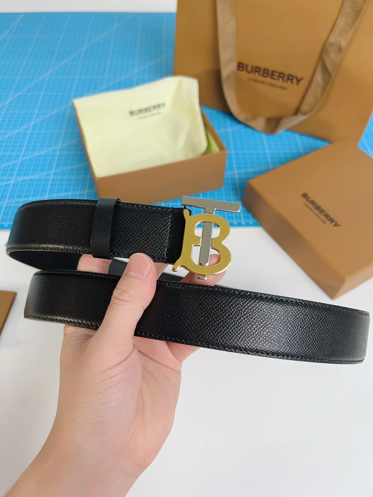 Burberry TB Belt Black Gold Textured Grain Interlocking Buckle Leather Belt 3