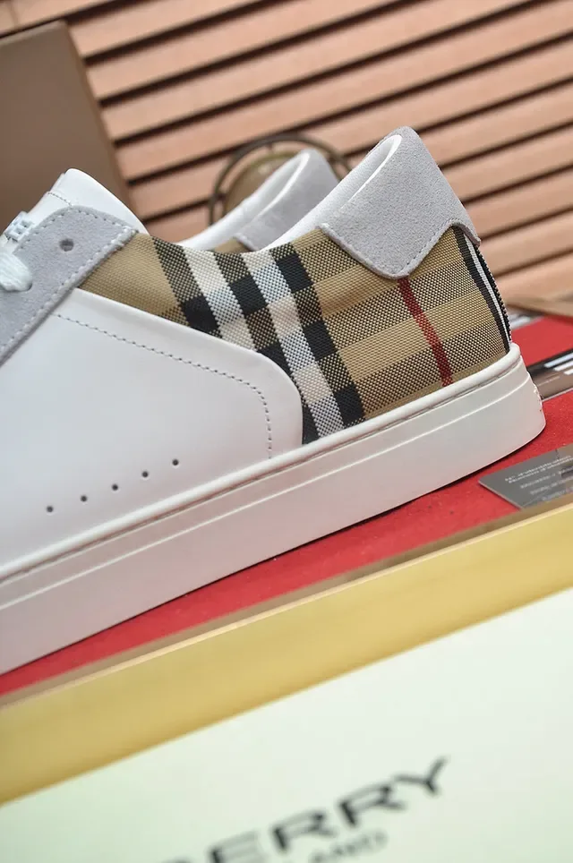 Burberry أبيض بيج جلد و سويديو علوة House Check Heel Accent حذاء رياضي لايف ستايل 2