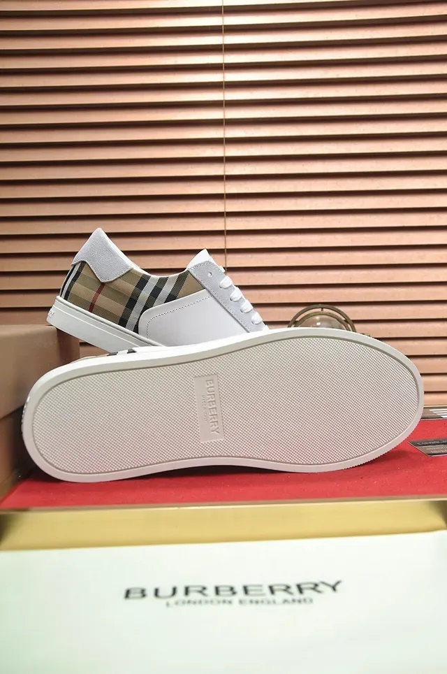 Burberry أبيض بيج جلد و سويديو علوة House Check Heel Accent حذاء رياضي لايف ستايل 4