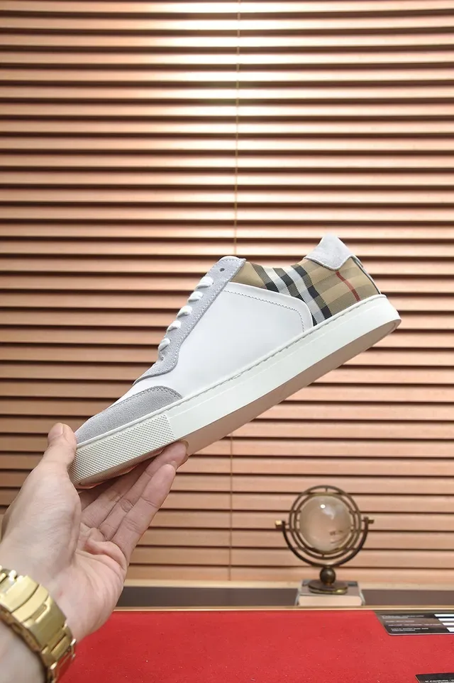 Burberry أبيض بيج جلد و سويديو علوة House Check Heel Accent حذاء رياضي لايف ستايل 6