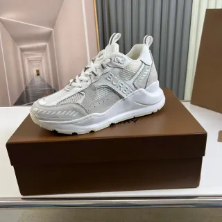 Burberry Sneakers Chunky à Suela Blanche et Grise, Panel en Maille et Similicuir