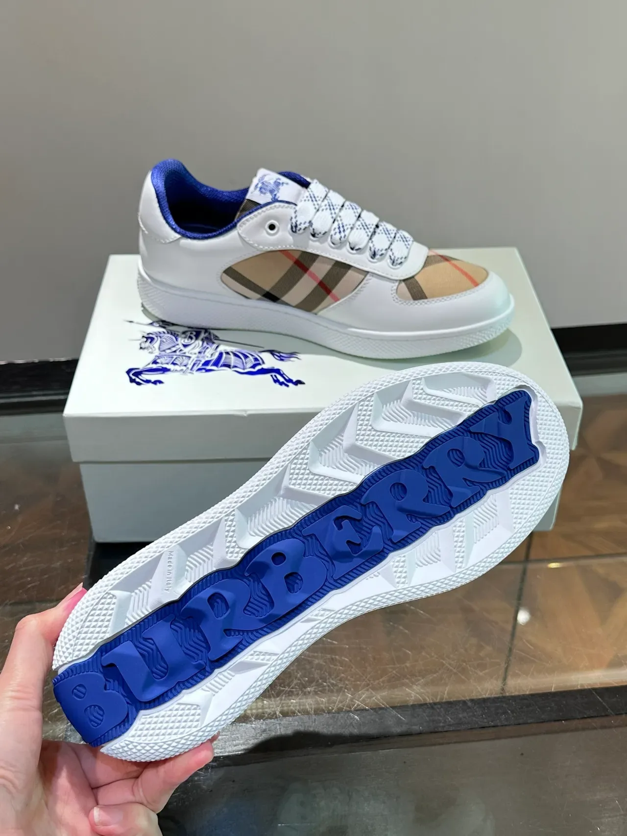 Burberry Blanco y Navy Cuero Parte Superior House Check Paneles Laterales Zapatillas Lifestyle 2