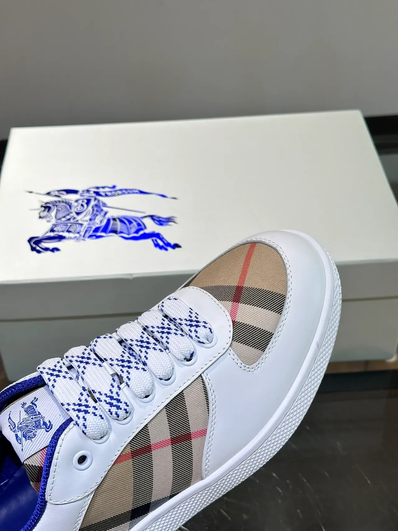 Burberry Blanco y Navy Cuero Parte Superior House Check Paneles Laterales Zapatillas Lifestyle 3