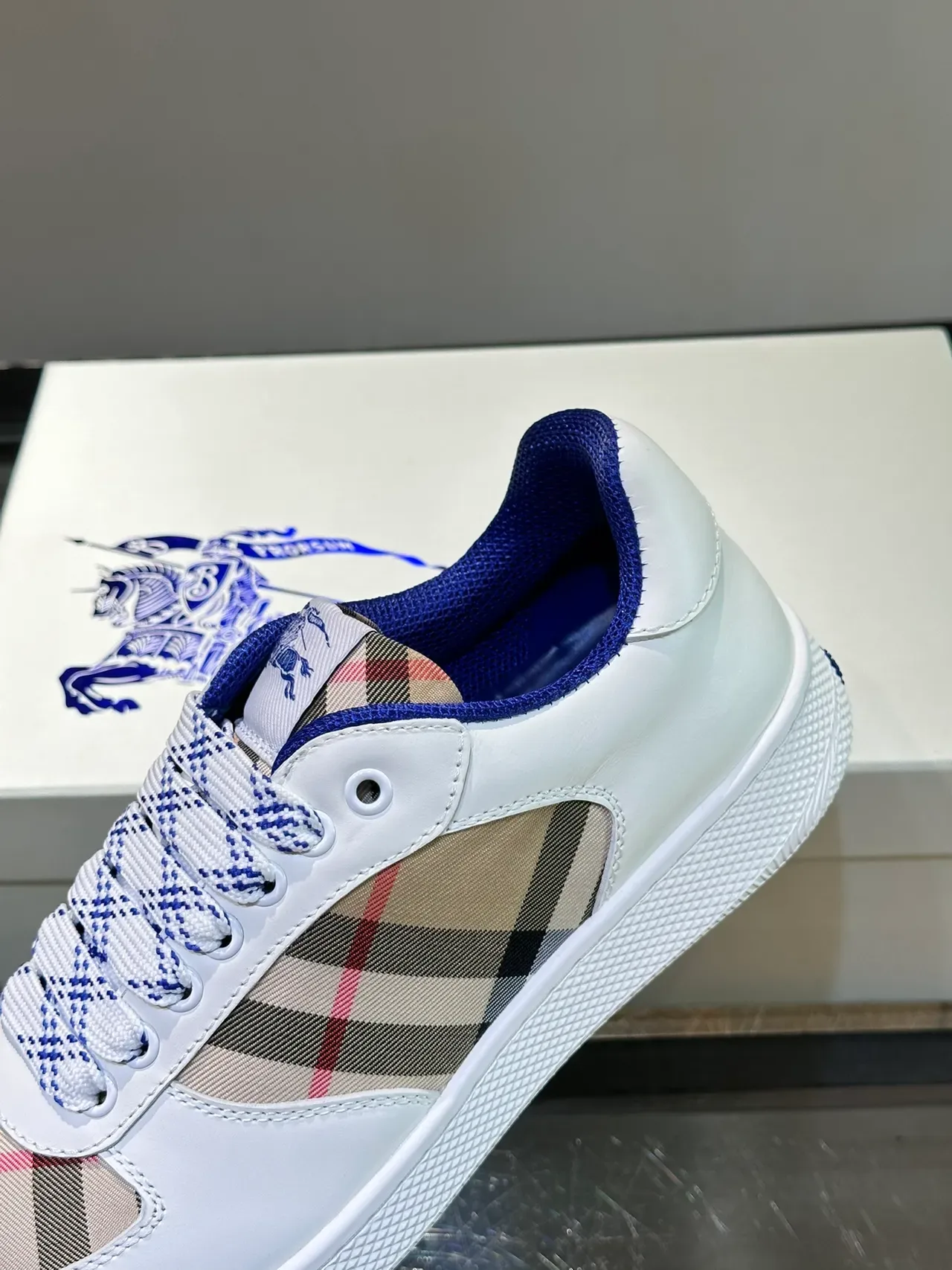 Burberry Blanco y Navy Cuero Parte Superior House Check Paneles Laterales Zapatillas Lifestyle 4