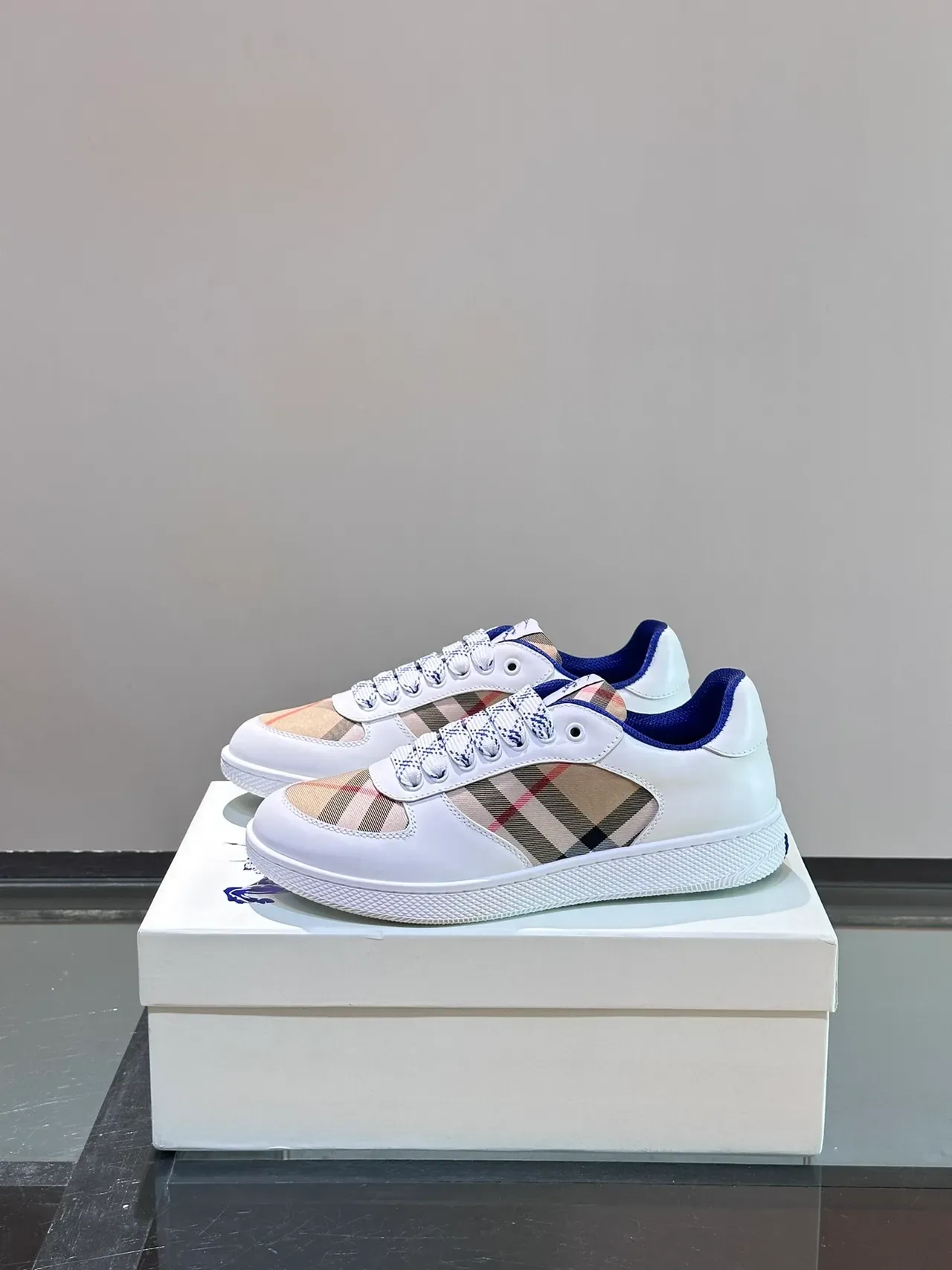 Burberry Blanco y Navy Cuero Parte Superior House Check Paneles Laterales Zapatillas Lifestyle 5