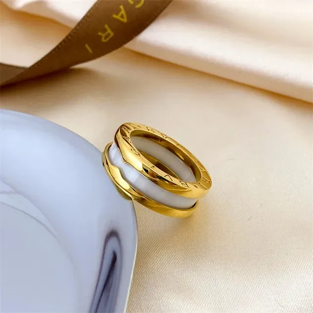 Bvlgari BVLGARI BVLGARI Bague en céramique dorée et noire 8
