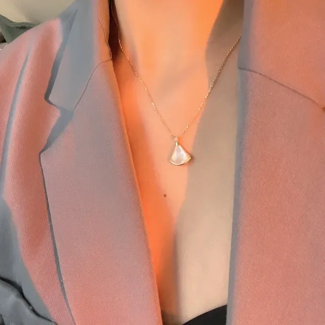 Bvlgari Divas’ Dream Fan-Shaped Mother-of-Pearl Pendant Necklace 2