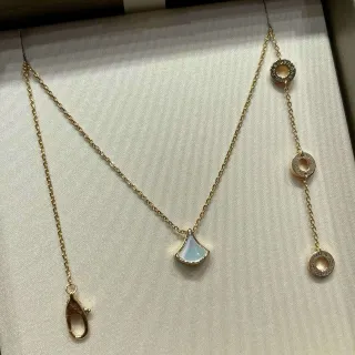 Bvlgari Divas’ Dream Gold White Chain Fan-Shaped Pendant Necklace