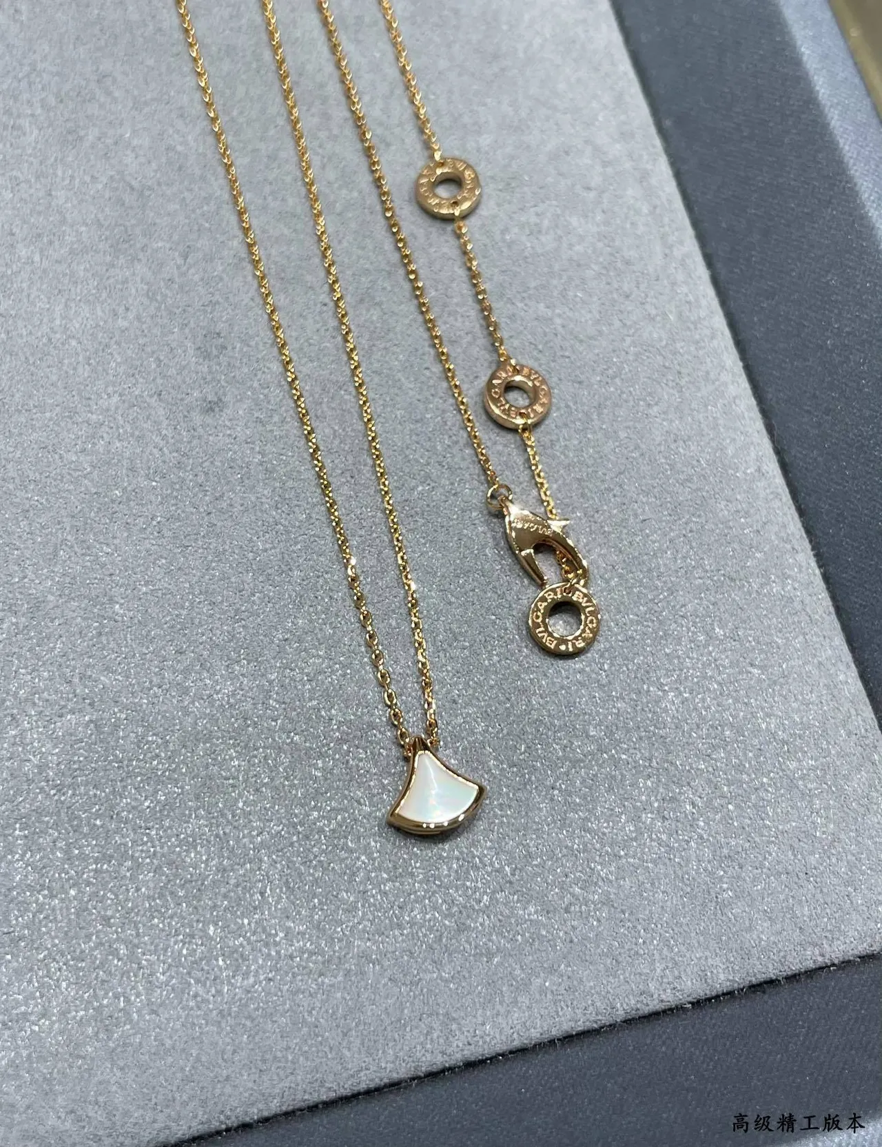 Bvlgari Divas’ Dream 黄金白色链条扇形吊坠项链 5