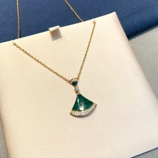 Bvlgari Divas’ Dream मलाकाइट और डायमंड फैन पेंडेंट हार
