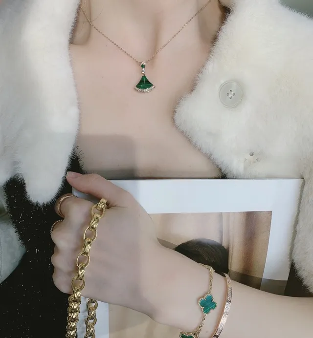 Bvlgari Divas’ Dream मलाकाइट और डायमंड फैन पेंडेंट हार 3