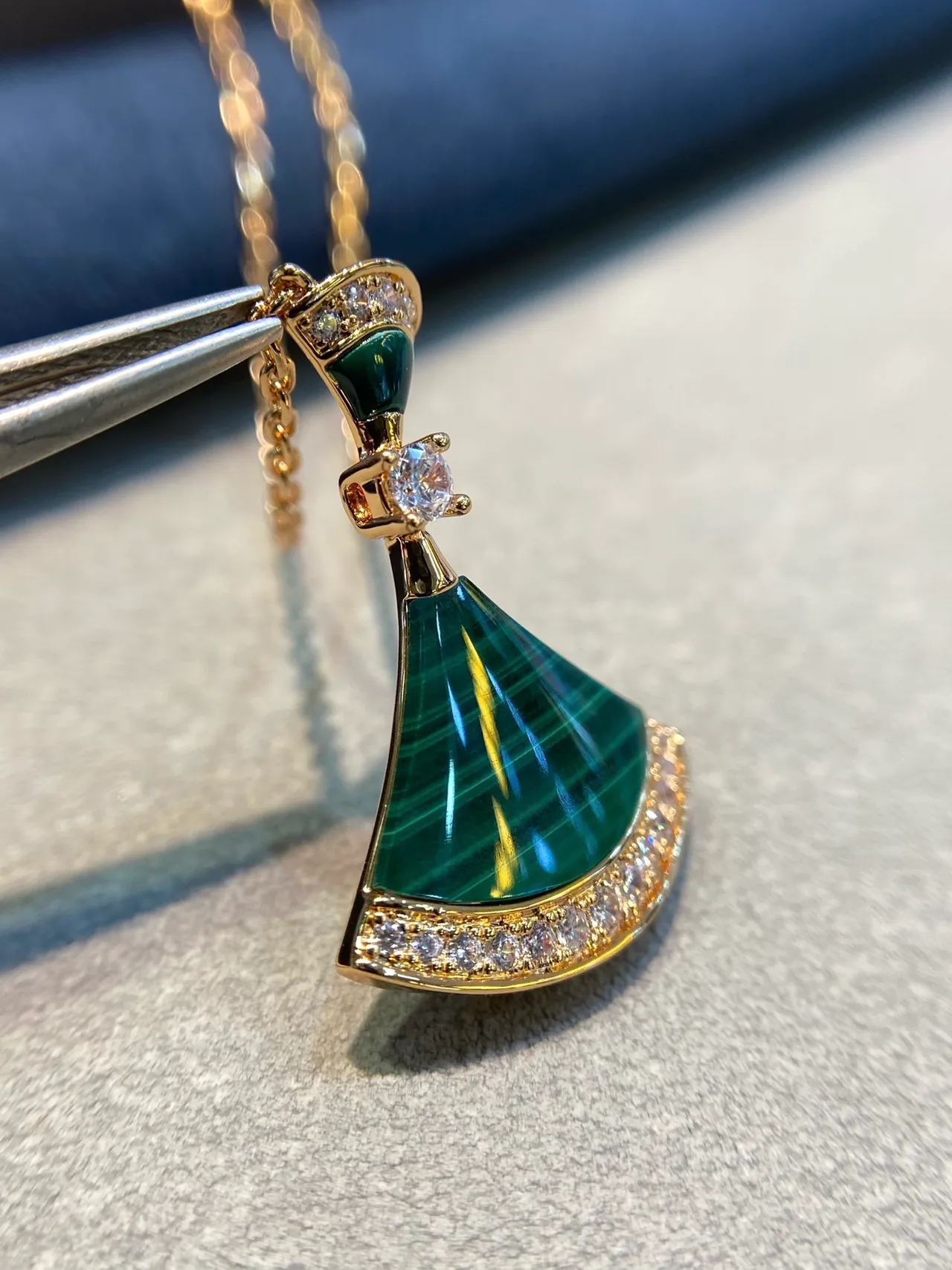 Bvlgari Divas’ Dream मलाकाइट और डायमंड फैन पेंडेंट हार 7