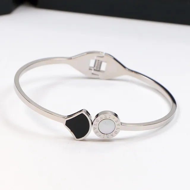 Bvlgari سوار ذهبي أسود بيجو مفصل لوجو ميداليون 2