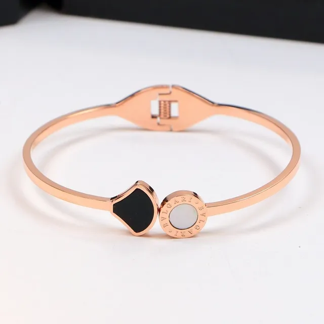 Bvlgari سوار ذهبي أسود بيجو مفصل لوجو ميداليون 4