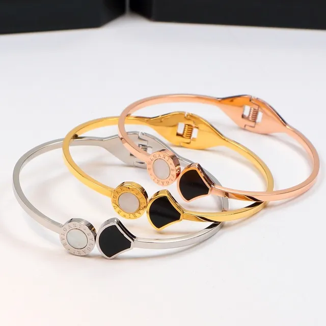 Bvlgari سوار ذهبي أسود بيجو مفصل لوجو ميداليون 6