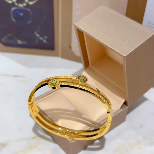 Bvlgari Gold Enamel Turtle Motif Hinged Bangle Bracelet 9
