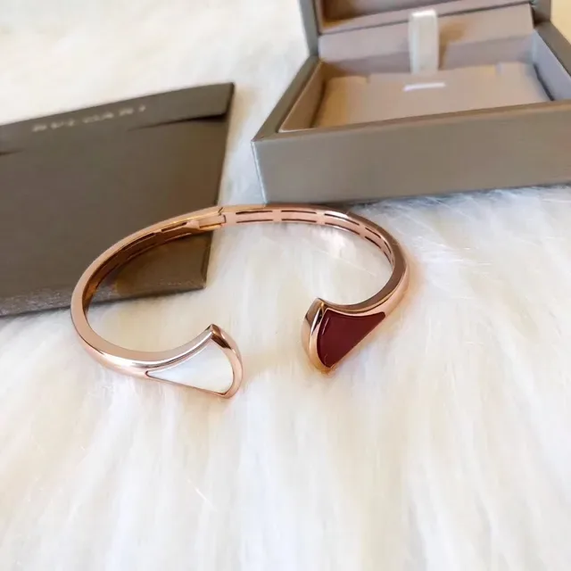 Bvlgari Pulsera de Metal Dorada con Inlays en Rojo en Forma de Abanico 7
