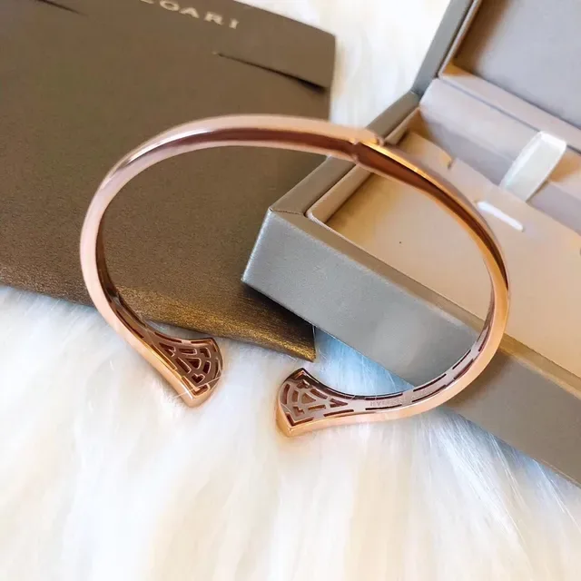 Bvlgari Pulsera de Metal Dorada con Inlays en Rojo en Forma de Abanico 8