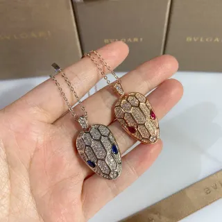 Bvlgari Serpenti Pavé Crystal सांप हेड पेंडेंट नेकलेस