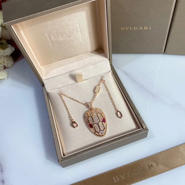 Bvlgari Serpenti Pavé Crystal 蛇头吊坠项链 4