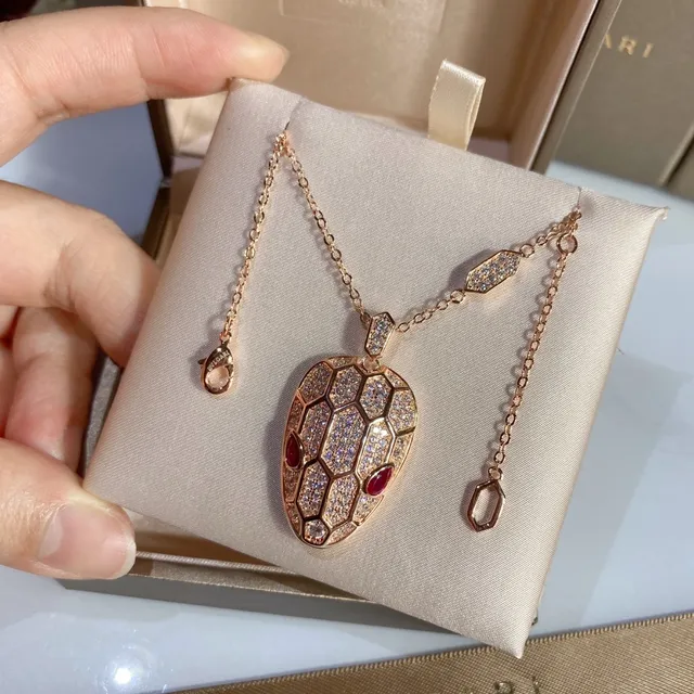 Bvlgari Serpenti Pavé Crystal 蛇头吊坠项链 5