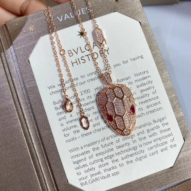 Bvlgari Serpenti Pavé Crystal 蛇头吊坠项链 6