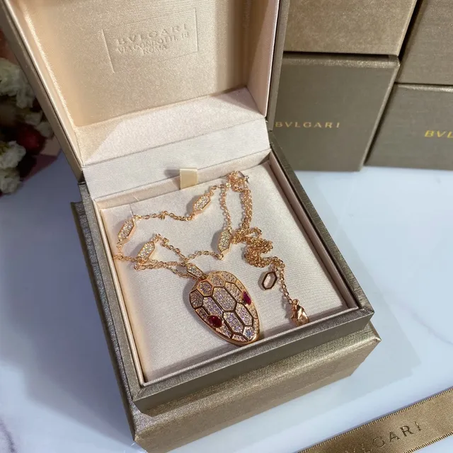 Bvlgari Serpenti Pavé Crystal 蛇头吊坠项链 7