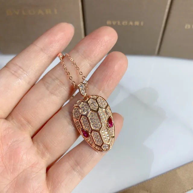 Bvlgari Serpenti Pavé Crystal 蛇头吊坠项链 9