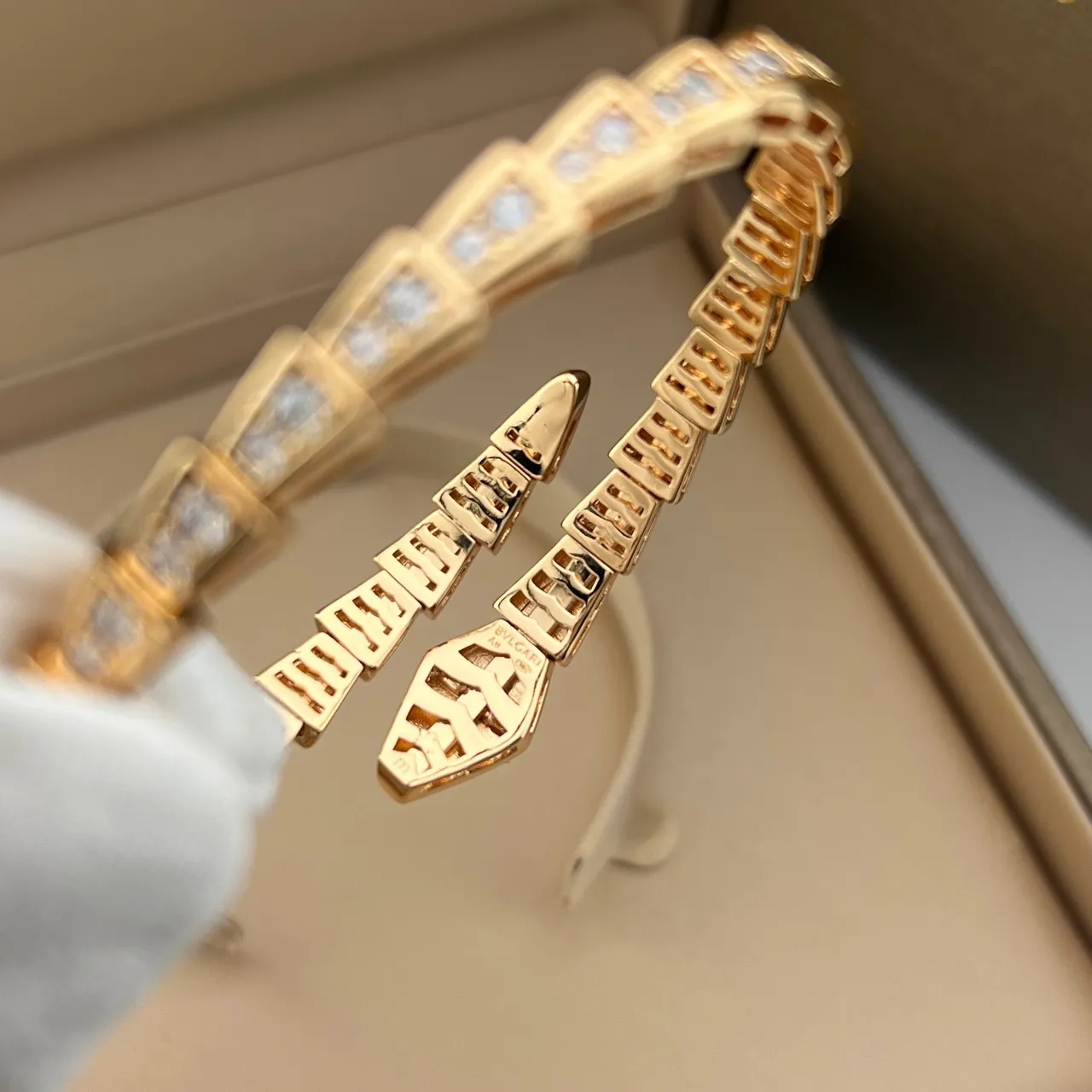 Bvlgari Serpenti Pavé डायमंड सांप सिर चूड़ामणि 3