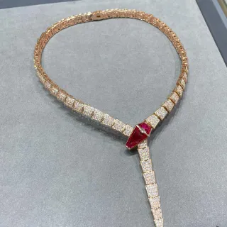 Bvlgari Serpenti ذهب وردي Pavé Diamond وياقوت قلادة الثعبان