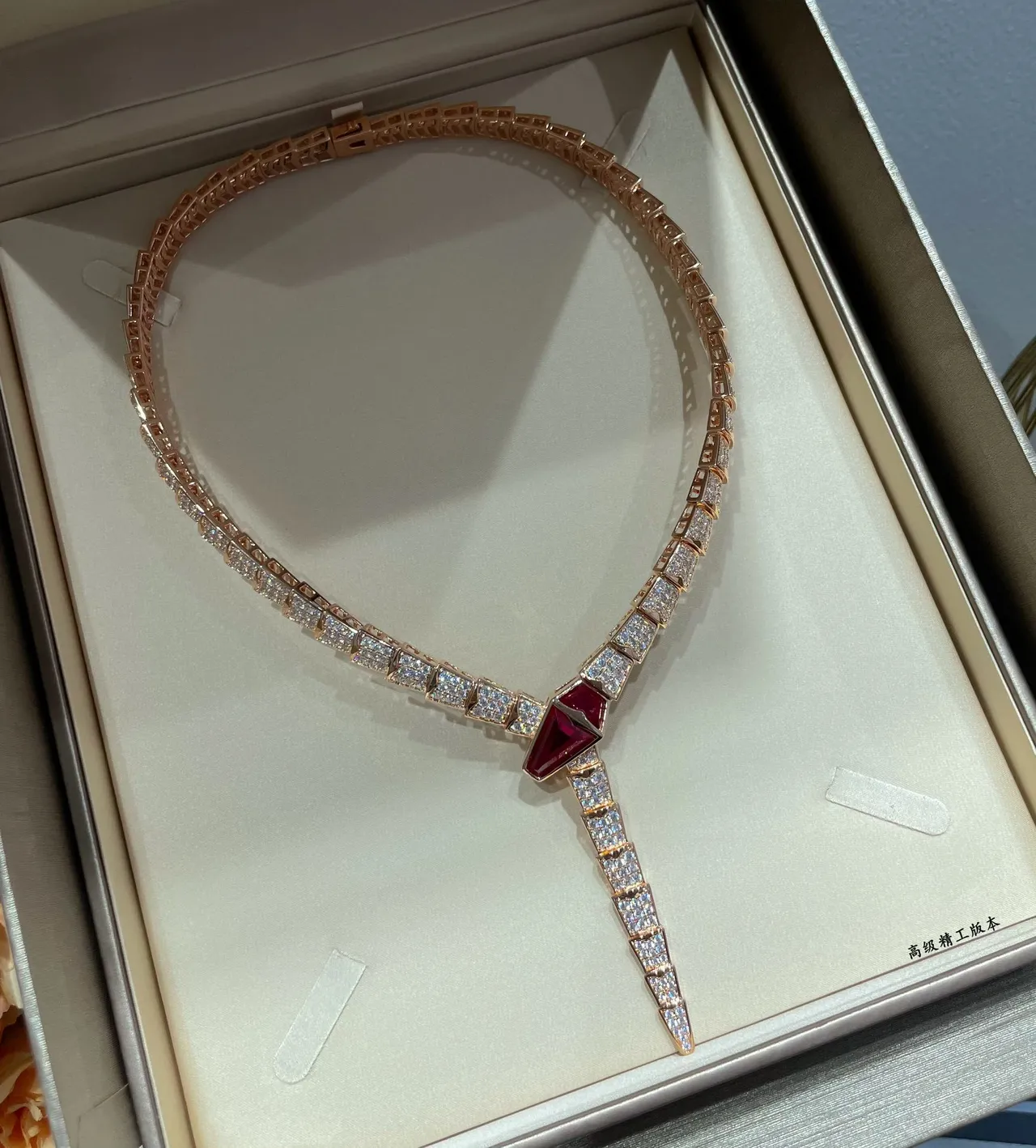 Bvlgari Serpenti Or Rose Pavé Diamant et Ruby Snake Collier 3