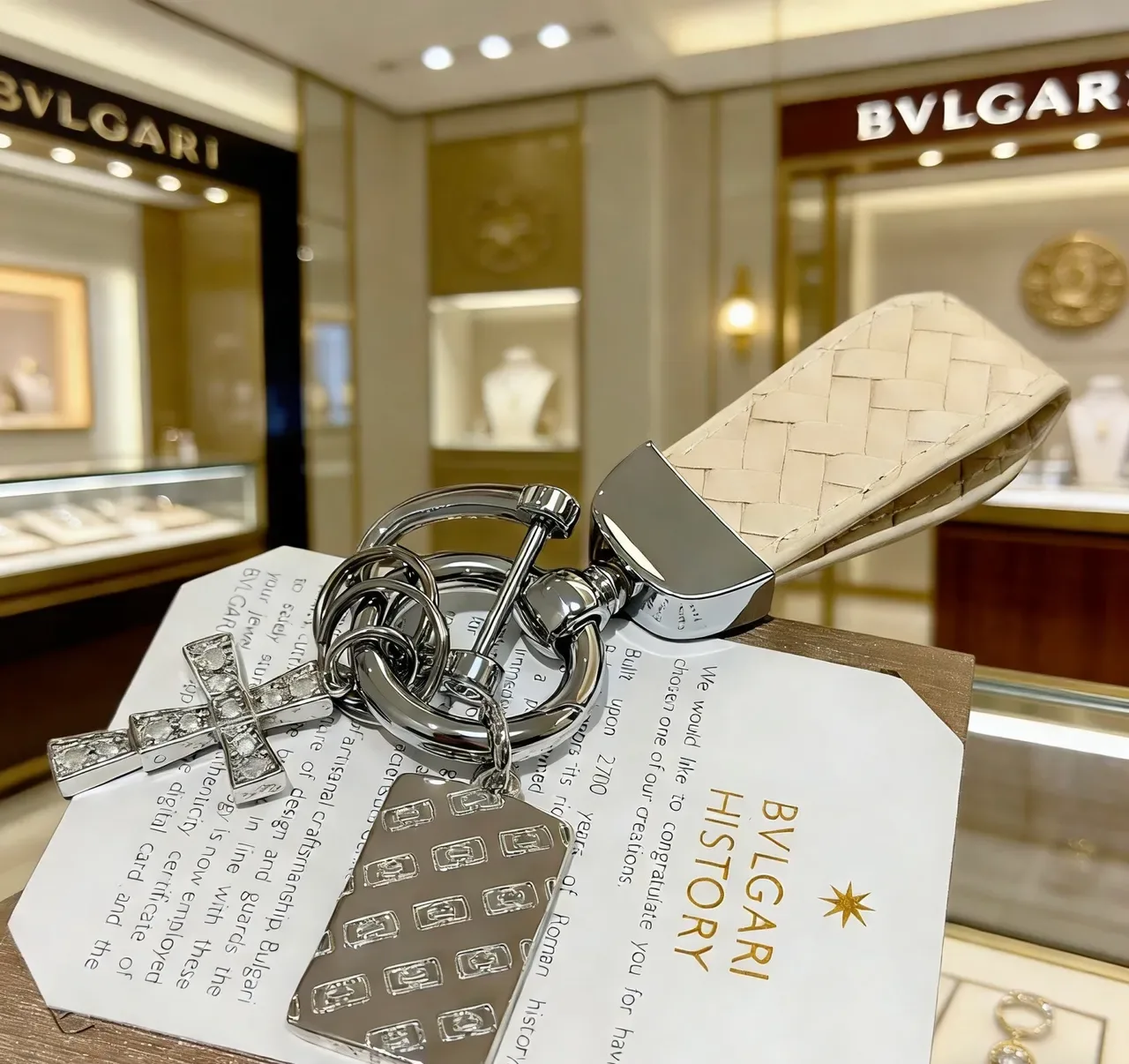 Bvlgari 银色米色金属水晶镶嵌十字珠宝 2