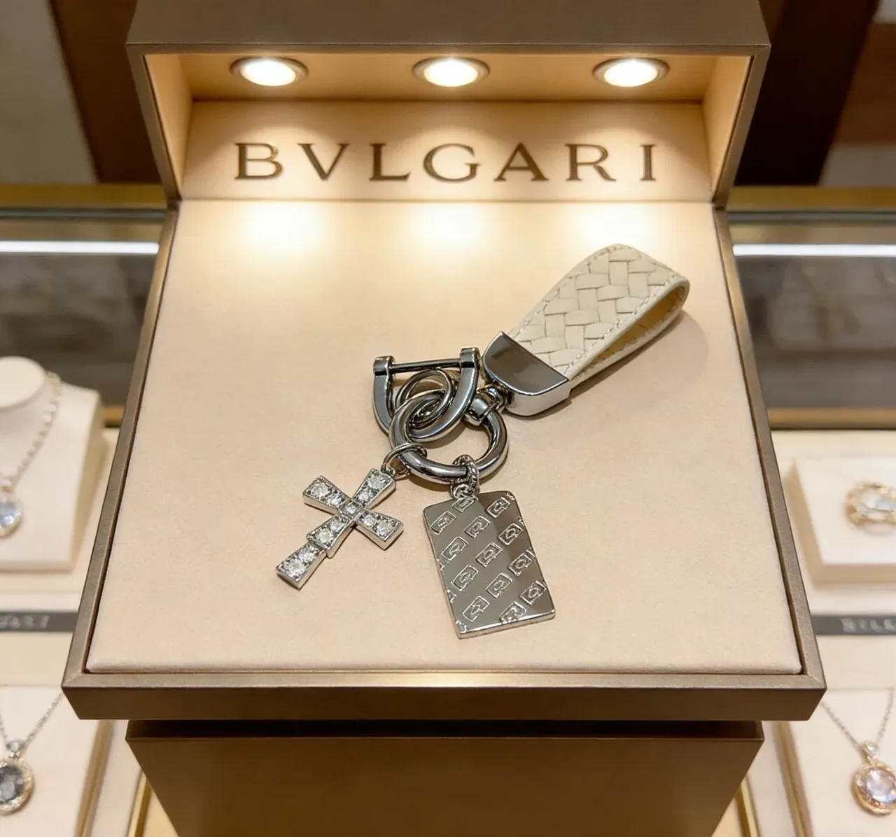 Bvlgari 银色米色金属水晶镶嵌十字珠宝 4