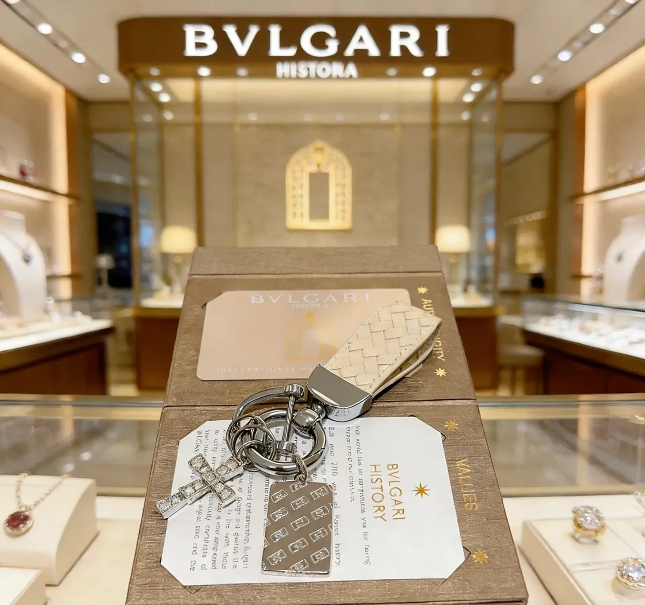 Bvlgari 银色米色金属水晶镶嵌十字珠宝 5