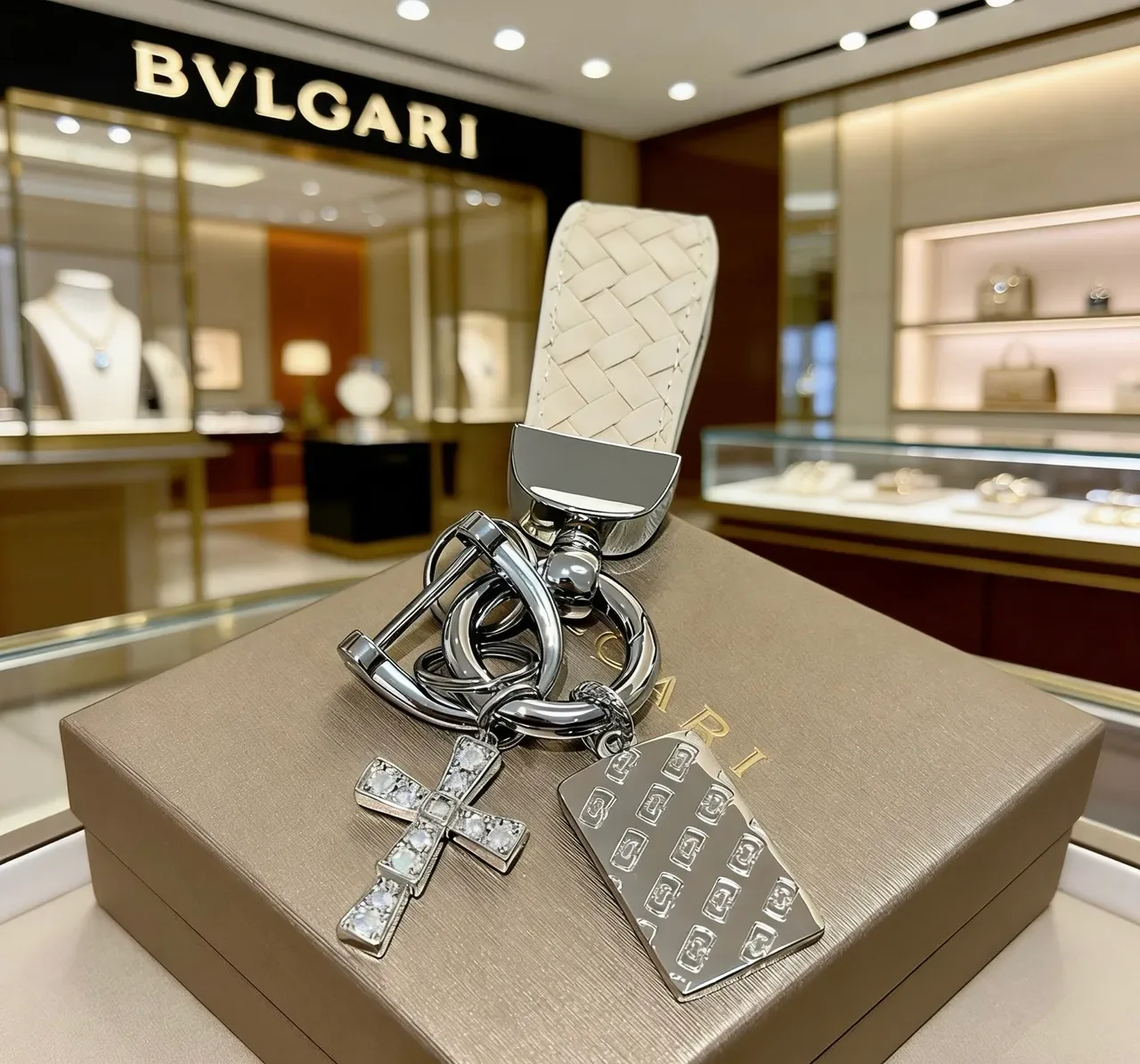 Bvlgari 银色米色金属水晶镶嵌十字珠宝 6