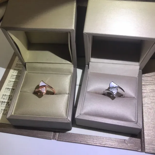 আংটি Cartier সাদা সোনা অসমমিত Double-Chevron প্যাভে-সেট হীরা 4