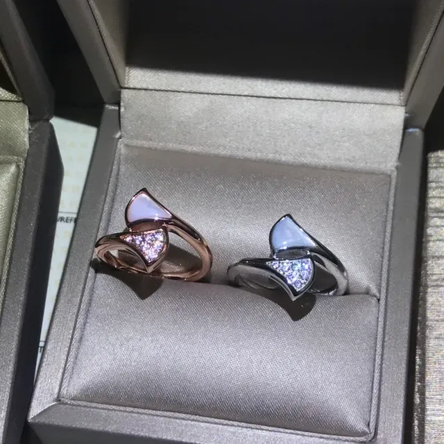 আংটি Cartier সাদা সোনা অসমমিত Double-Chevron প্যাভে-সেট হীরা 5
