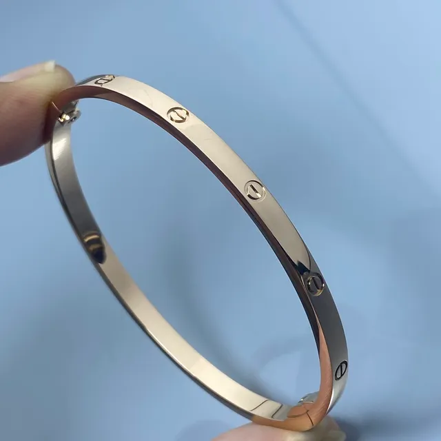 Cartier Love Bracelet ত্রিবর্ণ পালিশড ধাতু স্ট্যাকড ব্রেসলেট 4