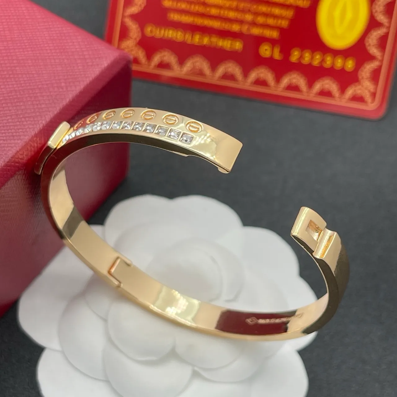 Pulseira Cartier Love de ouro transparente pavé de cristal 4
