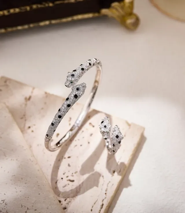 Cartier Panthère Double Panther Head Pavé Diamond Onyx Emerald Ring 2